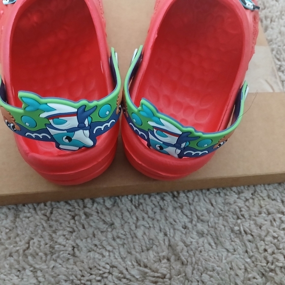 Source Unknown Red Sandals with Perforated Design - Picture 4 of 6